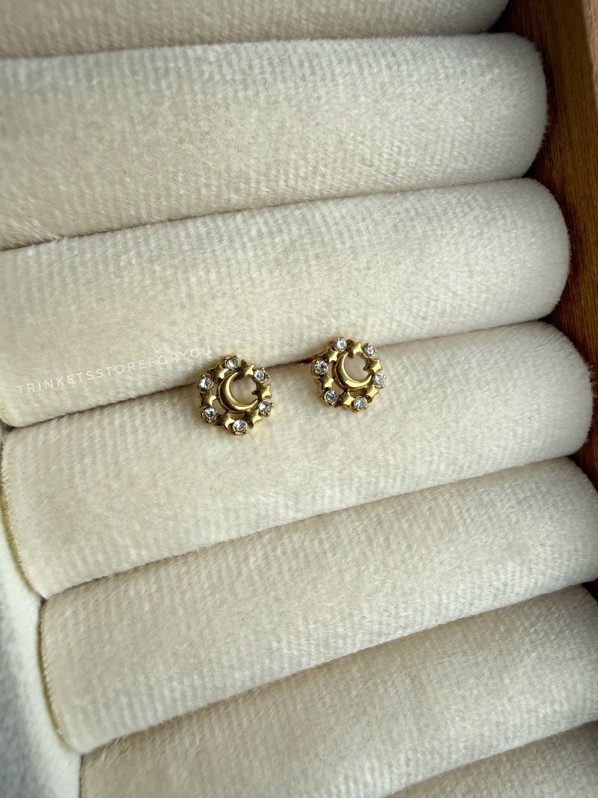 Cosmic Studs