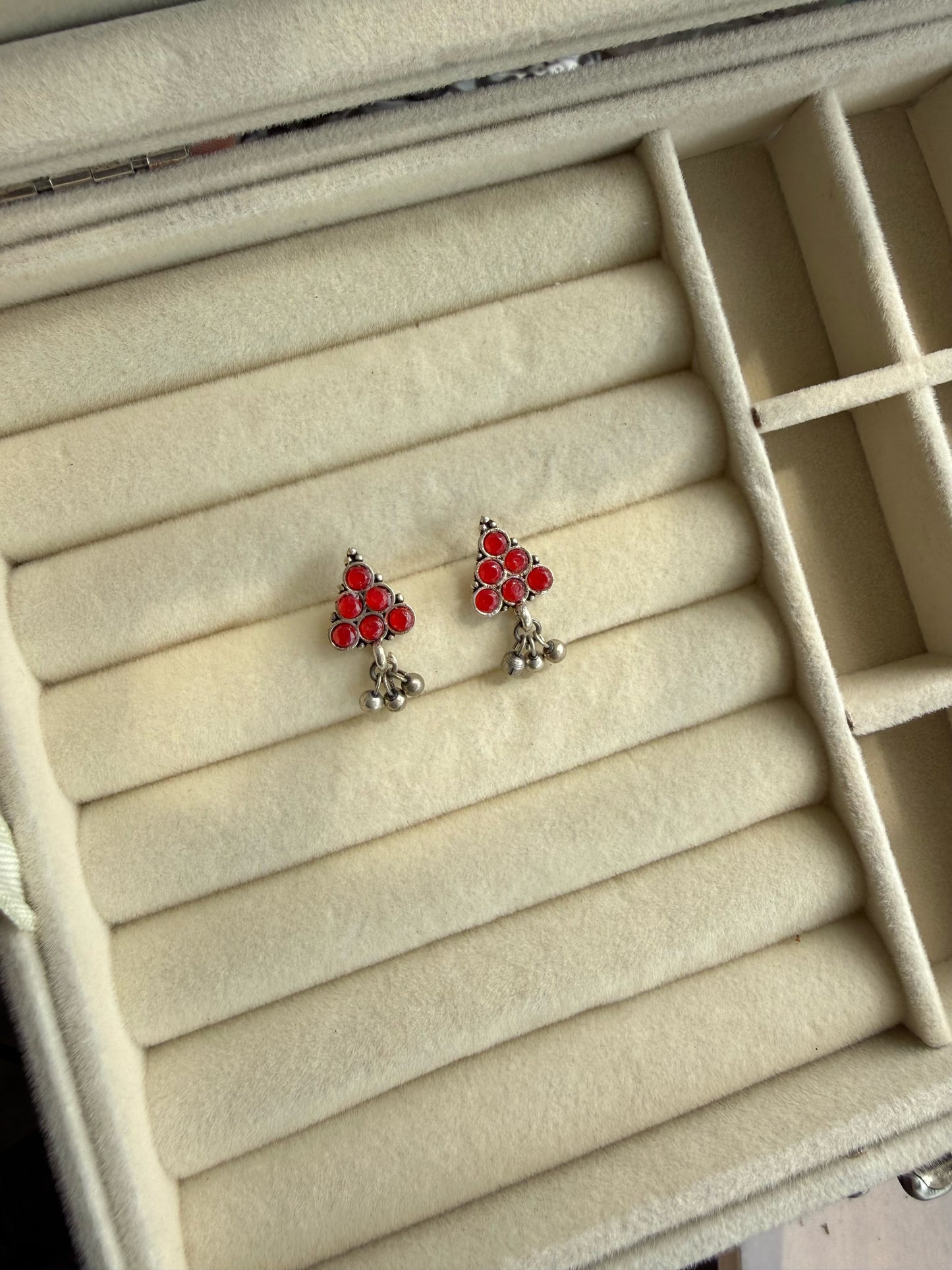 Traingle Gungroo studs