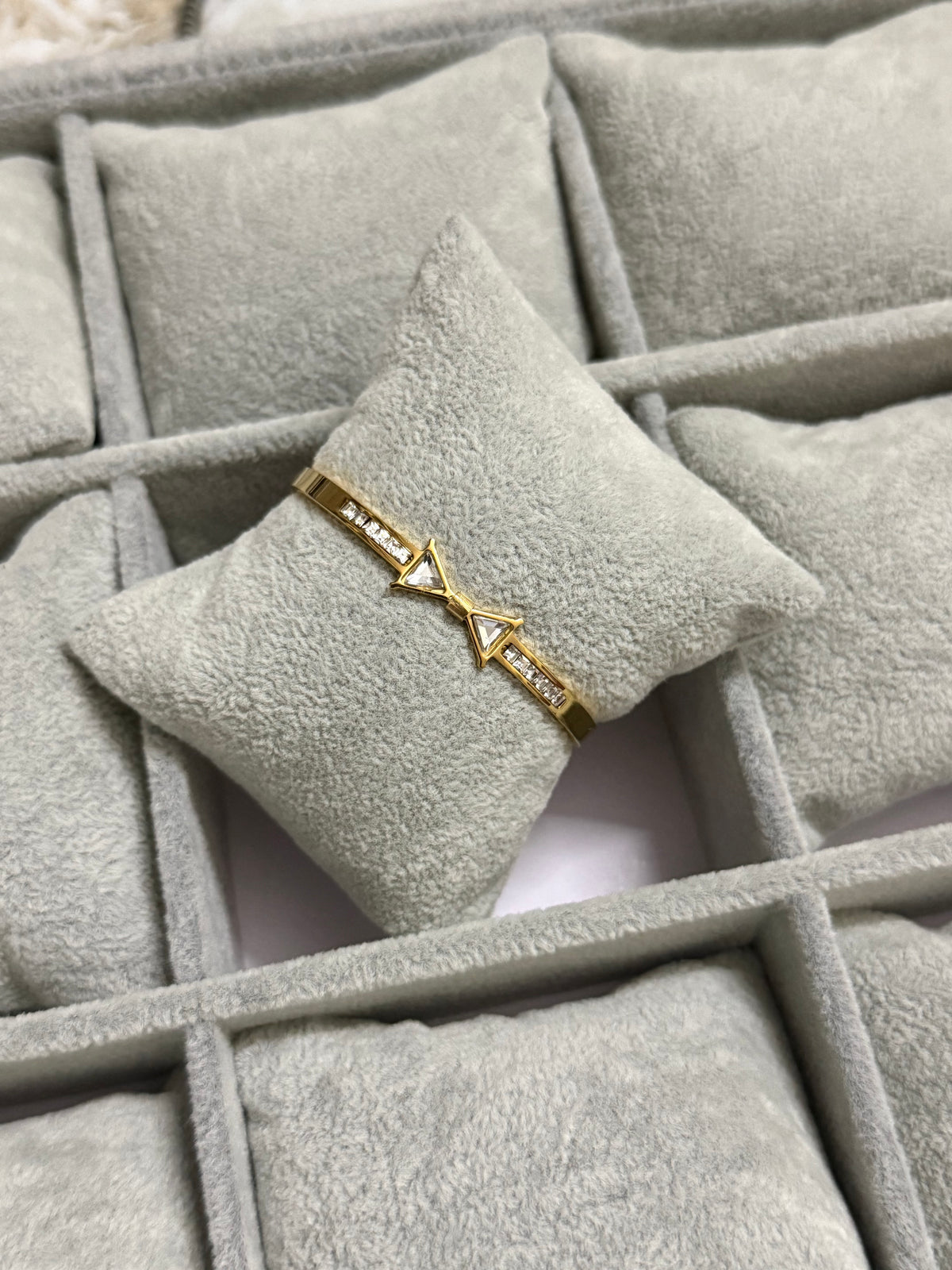 Thin Wrist Bow Kada