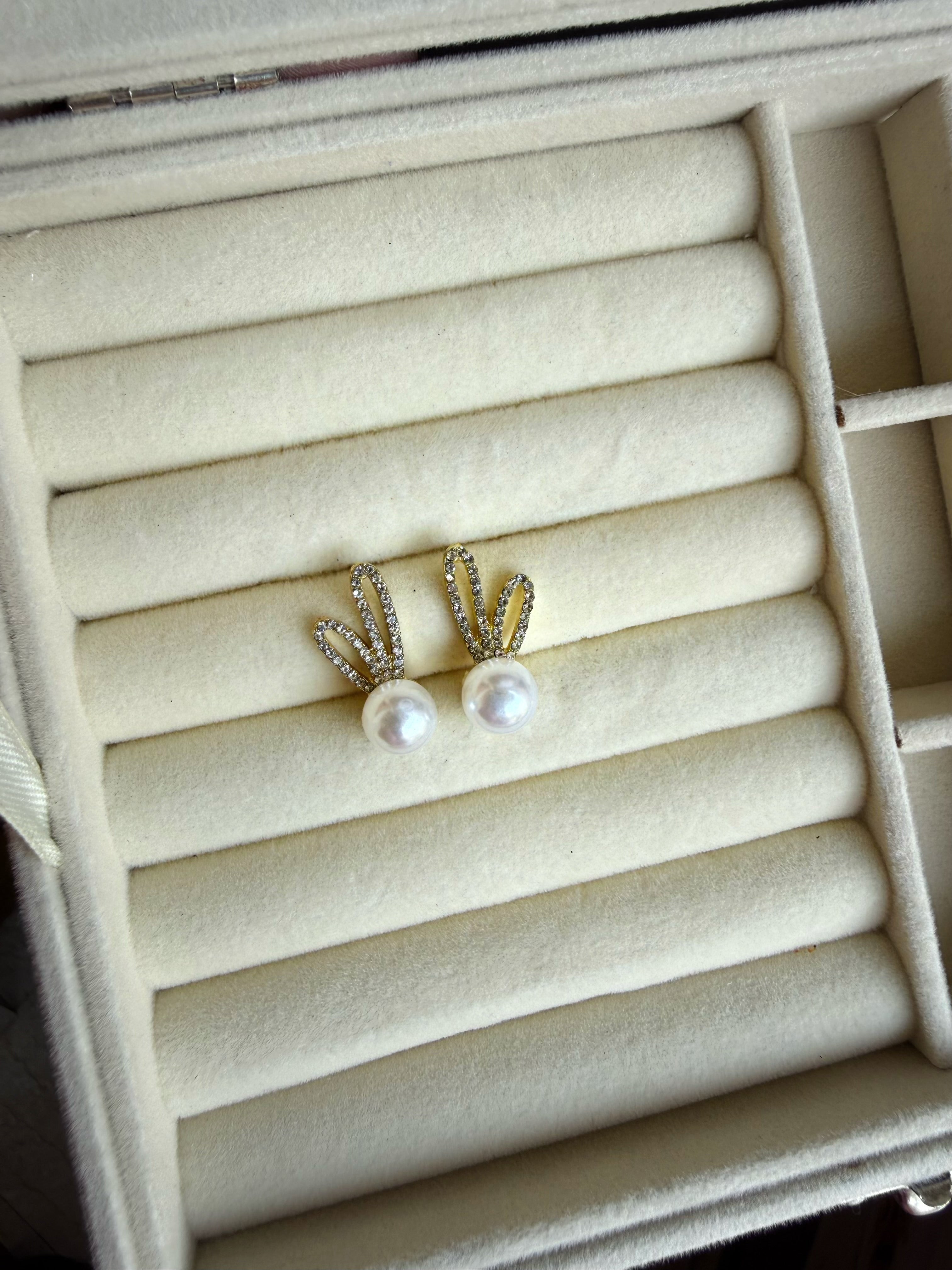 Luna Bunny Pearls