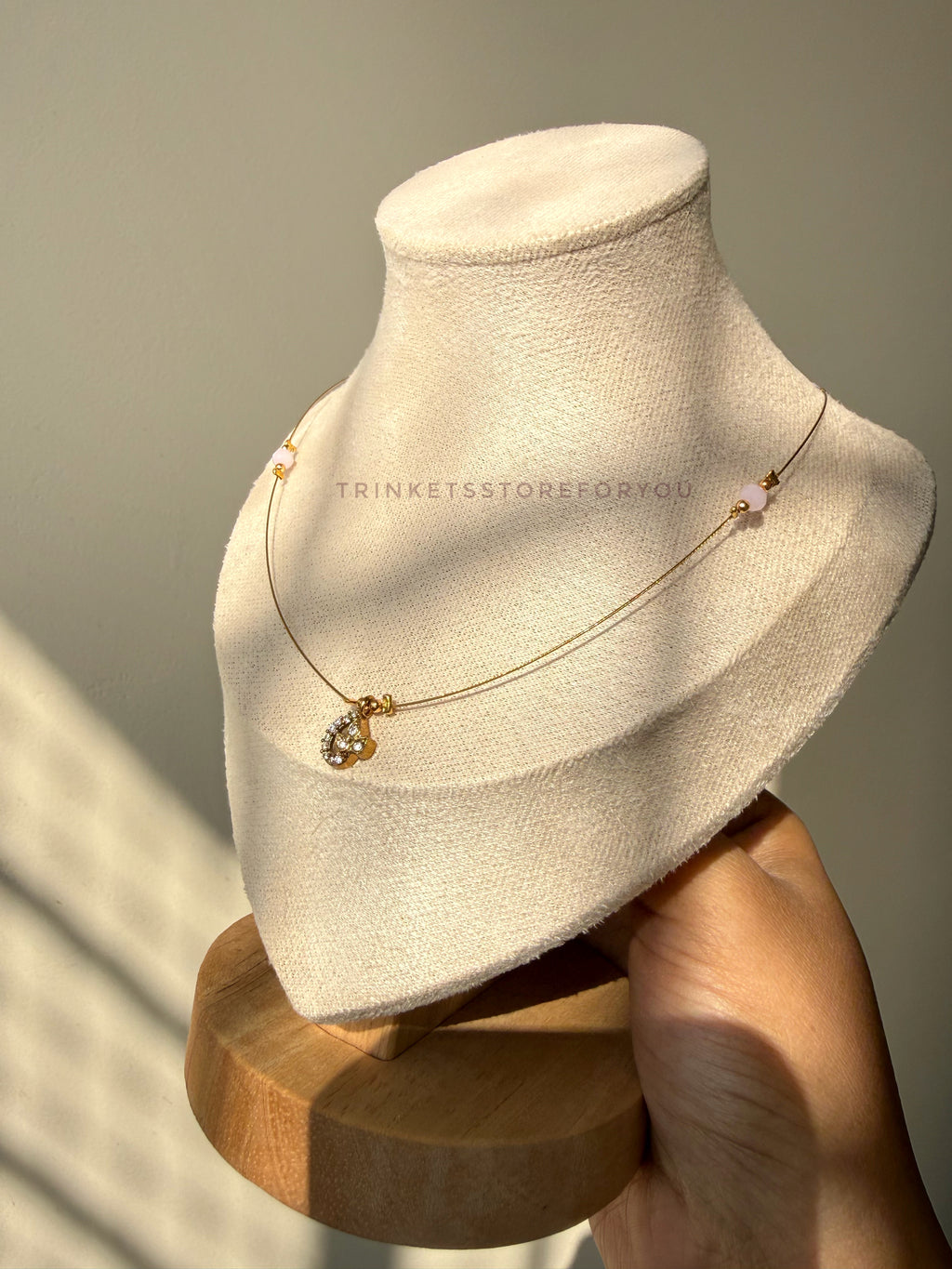 Vanya Invisible Chain