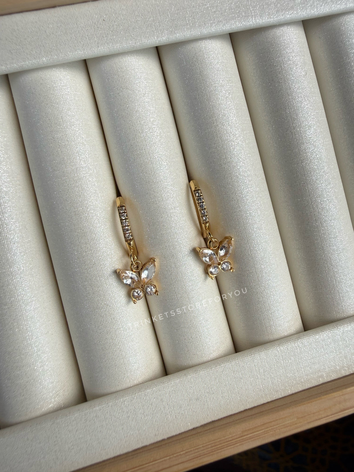 Solitaire Butterfly Hoops