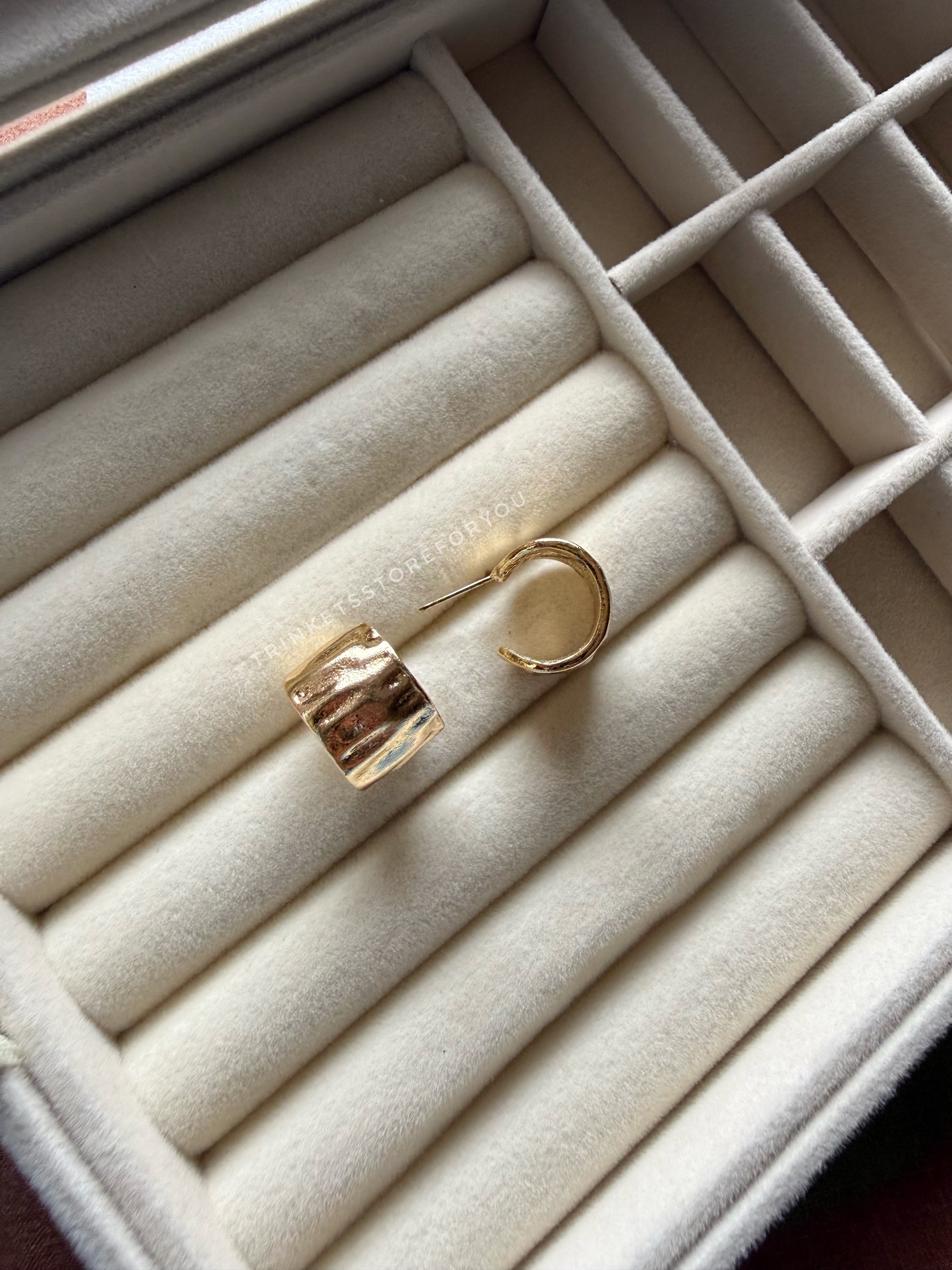 Golden Bloc Studs