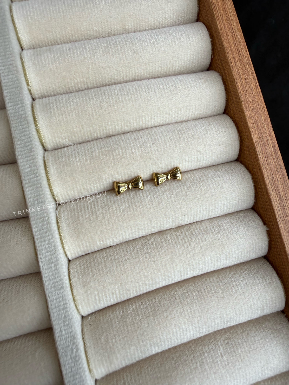 Ribbon Bow studs