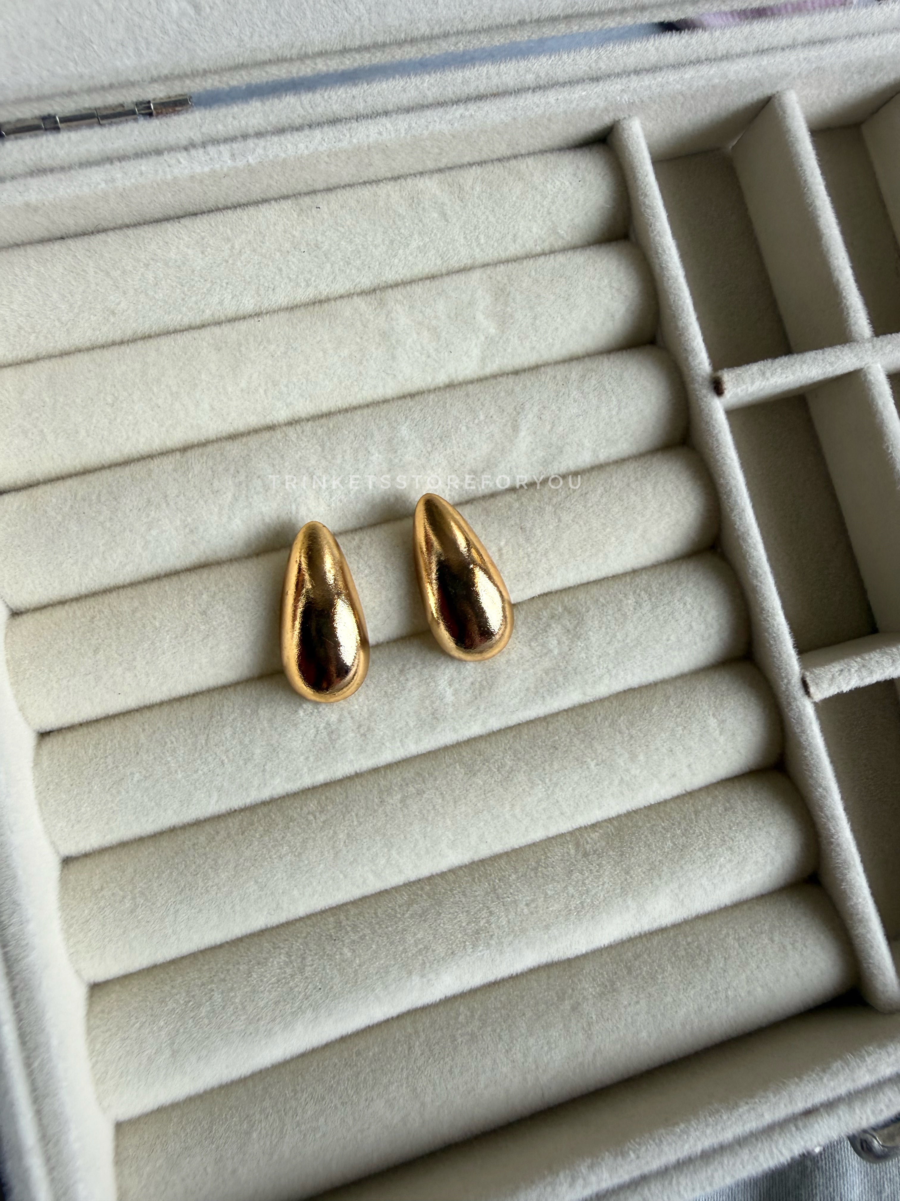 Teardrop studs