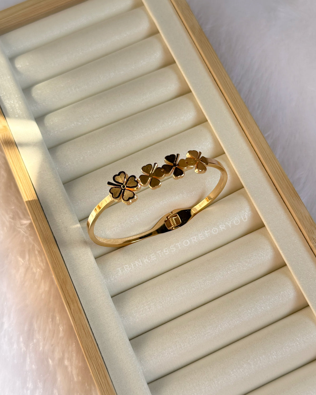Vibe Clover Kada