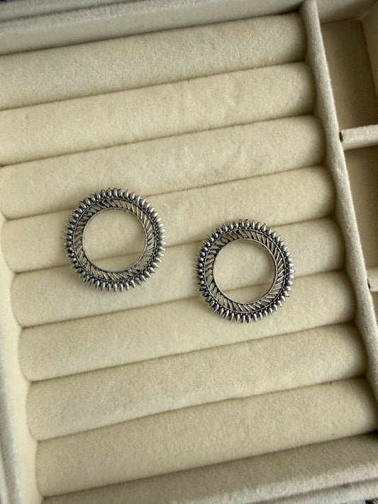 Round Studs