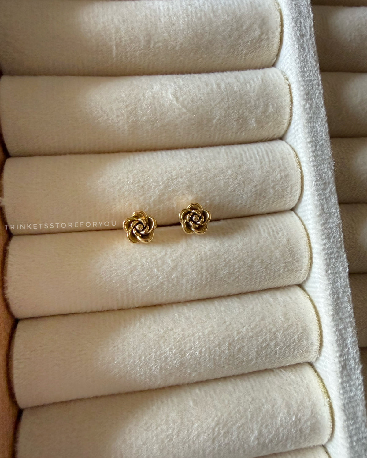 Rosette Studs