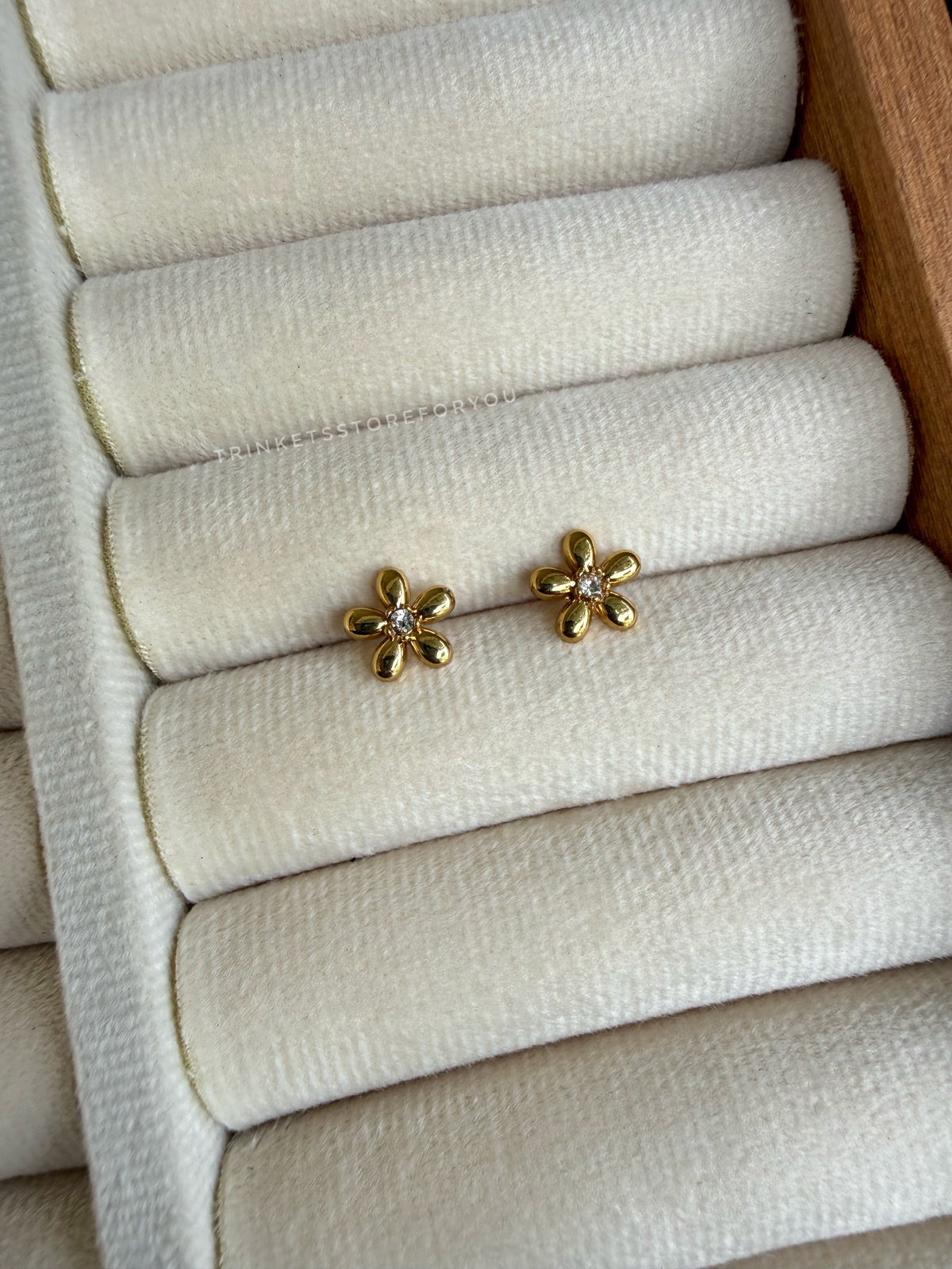 Daisy Studs