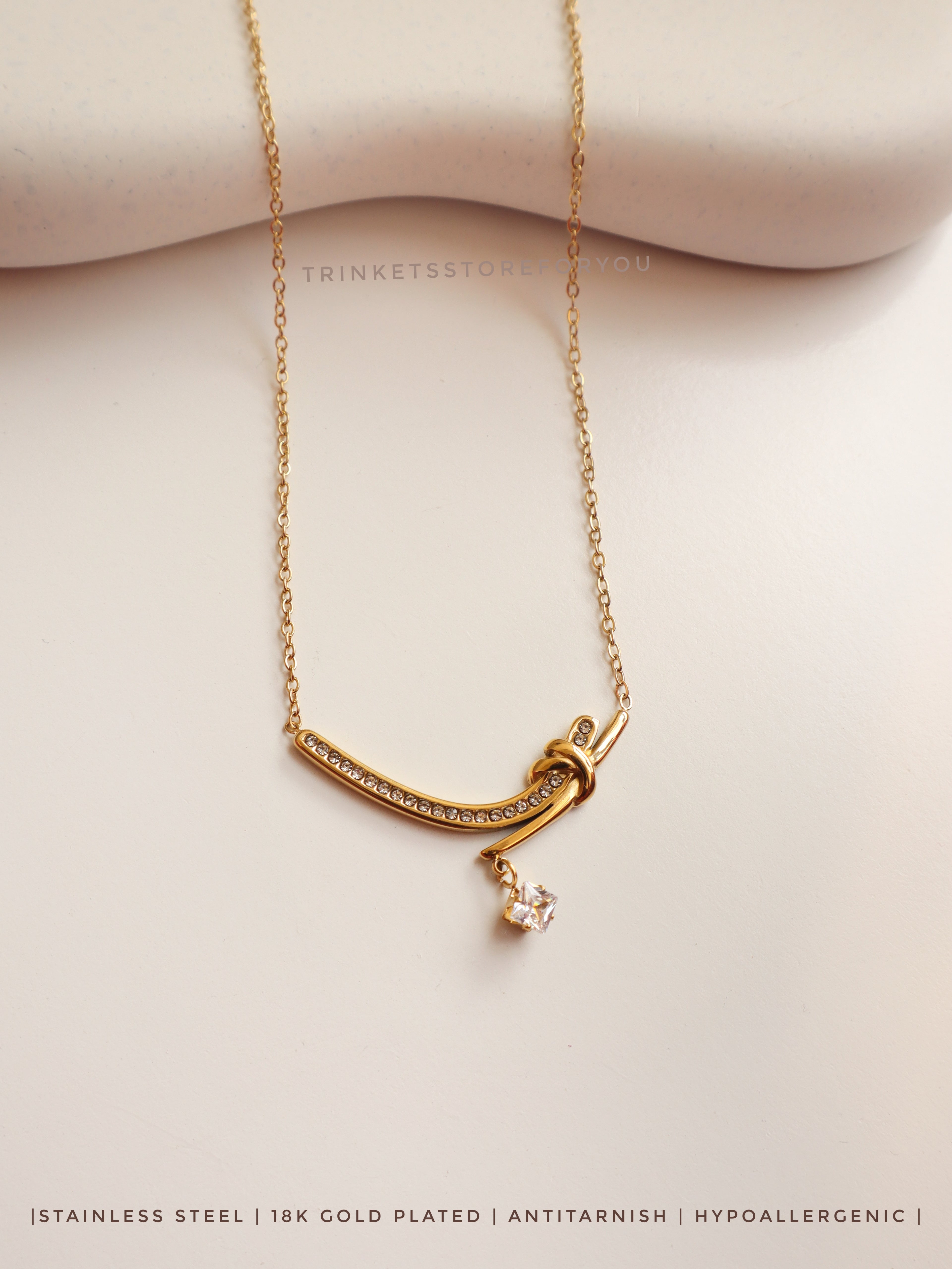 Luna curve necklace